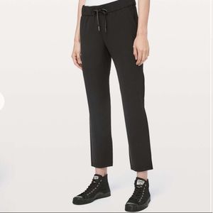 Lululemon On The Fly Pant Woven 27” Size 12 Black